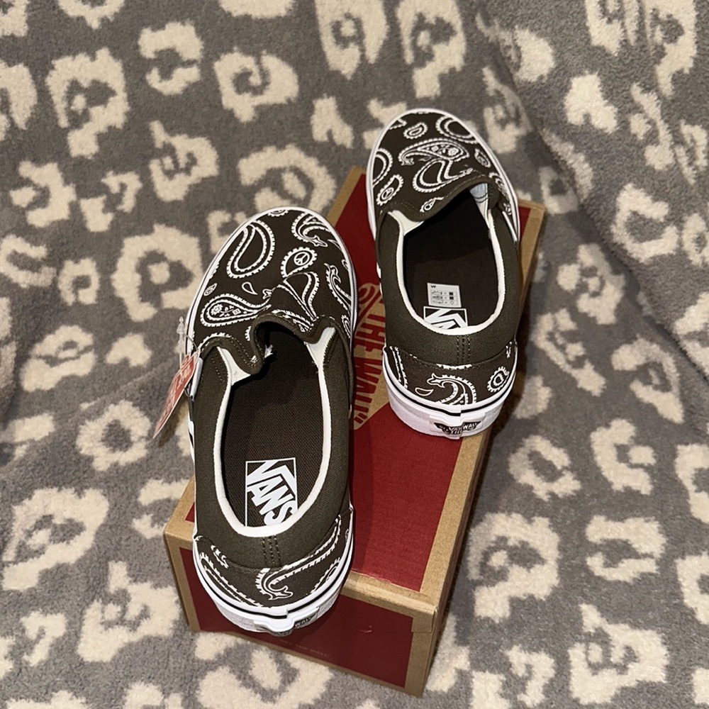 Classic Slip-on Vans New in Peace ✌🏻 Paisley & Grape Lea 😘 - Picture 7 of 17
